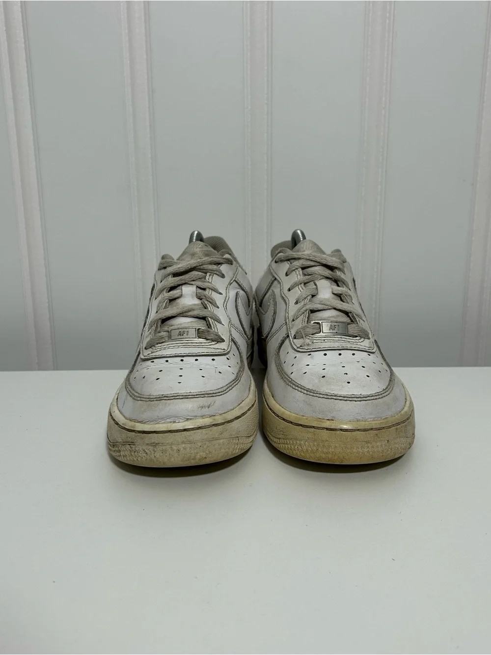 Nike Air Force 1 White Leather Low-Top Sneakers - Picture 2 of 8